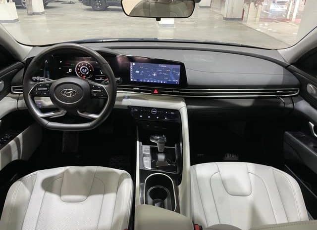 
								Hyundai Elantra (VII), 2021 full									