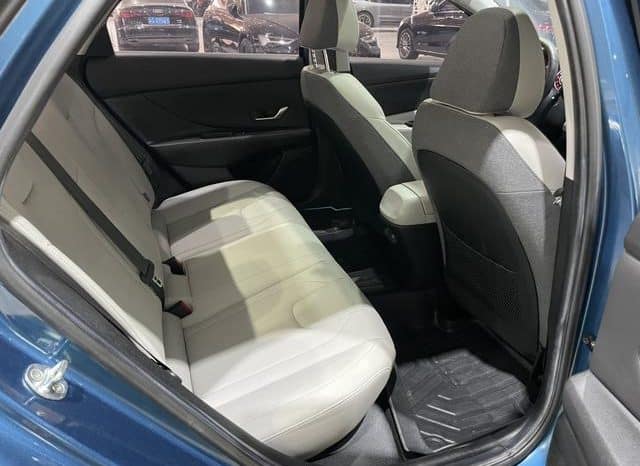 
								Hyundai Elantra (VII), 2021 full									