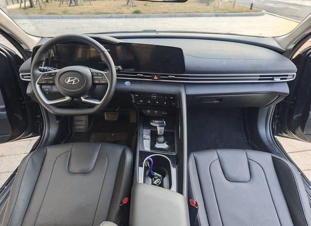 
								Hyundai Elantra (VII), 2022 full									