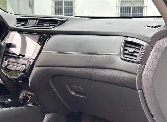 
								Nissan X-Trail (III), 2020 full									