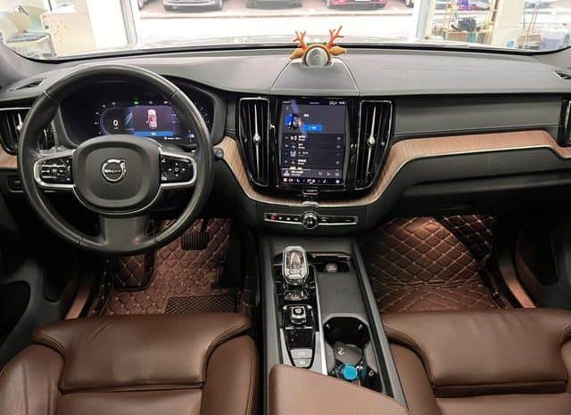 
								Volvo XC60, 2022 full									