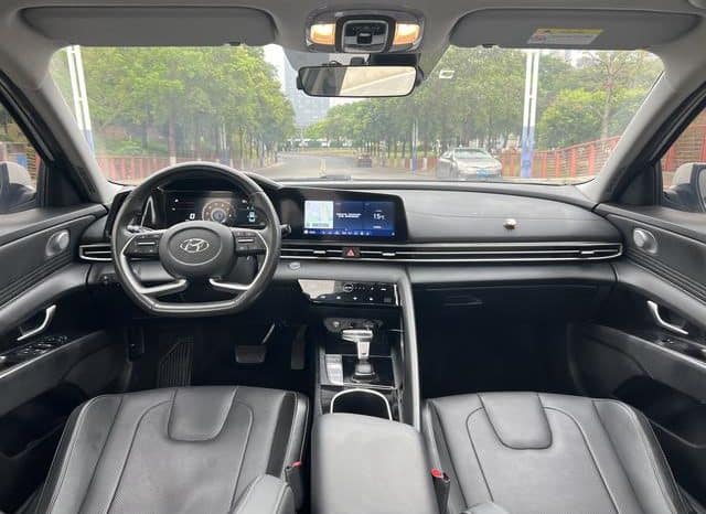 
								Hyundai Elantra (VII), 2021 full									