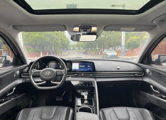 
								Hyundai Elantra (VII), 2021 full									