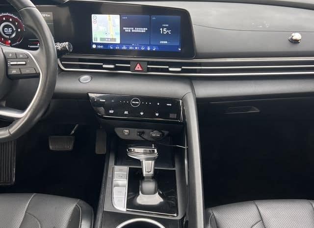 
								Hyundai Elantra (VII), 2021 full									