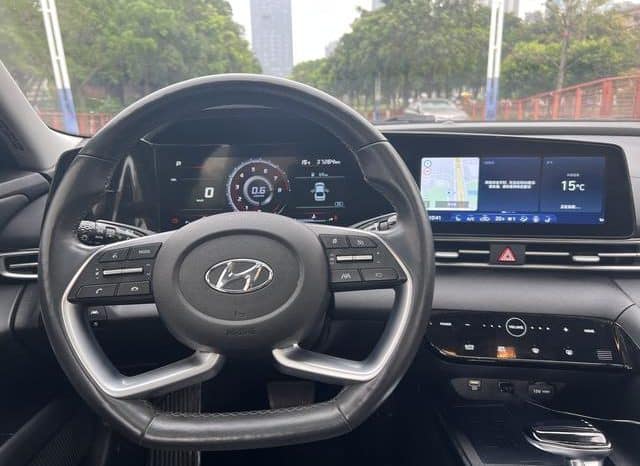 
								Hyundai Elantra (VII), 2021 full									