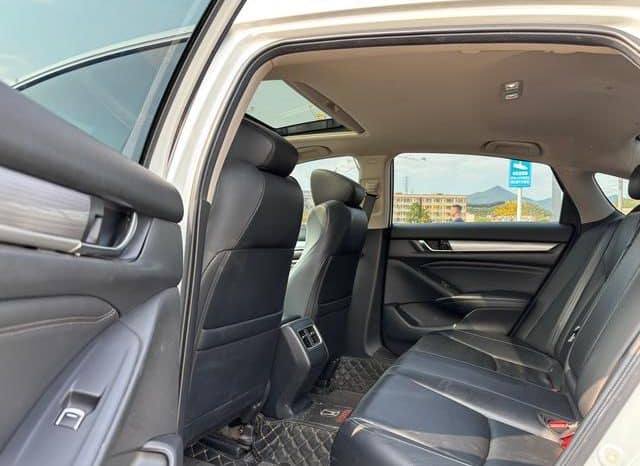 
								Honda Accord, 2020 full									