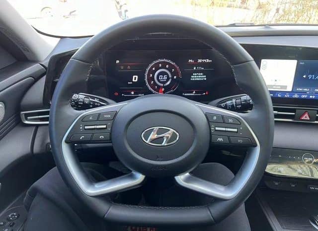 
								Hyundai Elantra (VII), 2023 full									