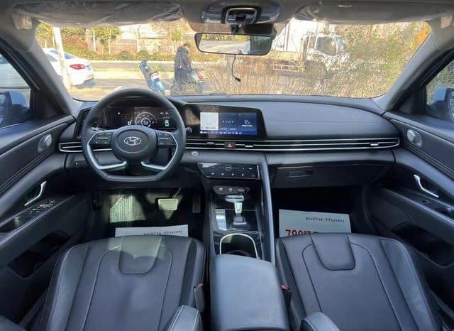 
								Hyundai Elantra (VII), 2023 full									
