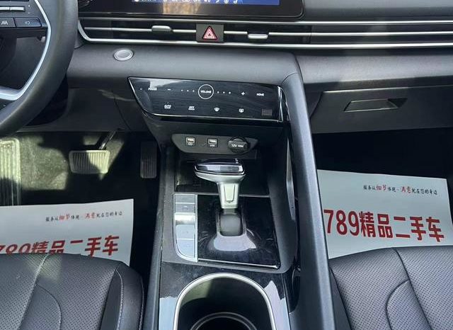 
								Hyundai Elantra (VII), 2023 full									