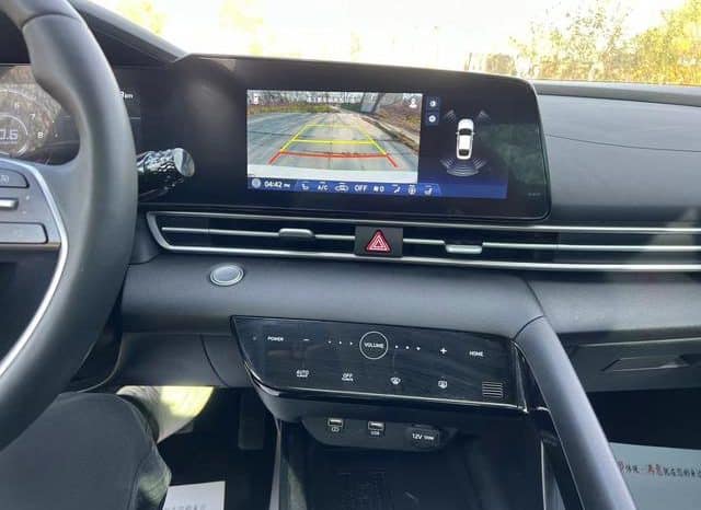 
								Hyundai Elantra (VII), 2023 full									