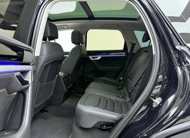 
								Volkswagen Touareg, 2020 full									