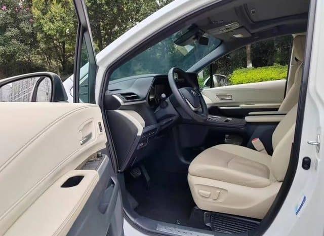 
								Toyota Granvia, 2023 full									