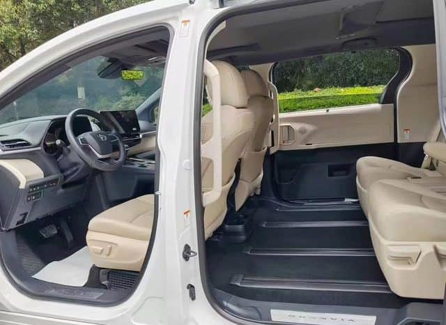 
								Toyota Granvia, 2023 full									
