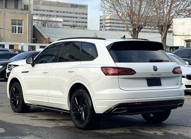 
								Volkswagen Touareg, 2021 full									