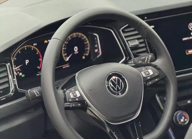 
								Volkswagen T-Roc, 2022 full									