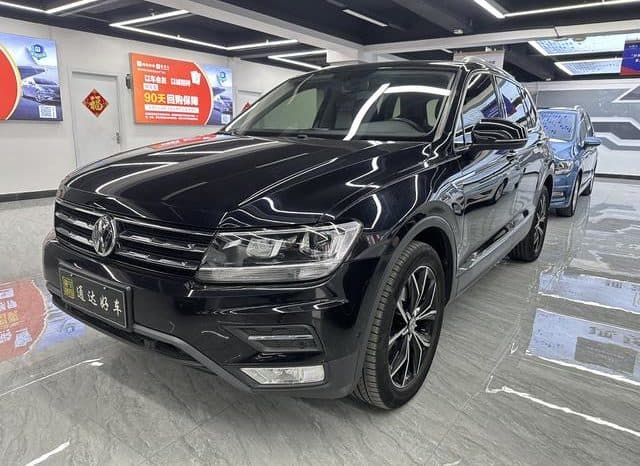 67ddbf9ae0a56 Volkswagen Tiguan L, 2020
