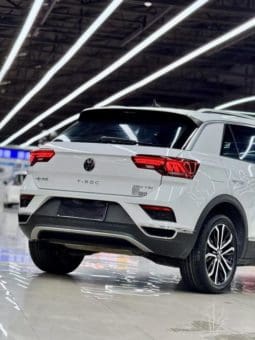 
										Volkswagen T-Roc, 2022 full									