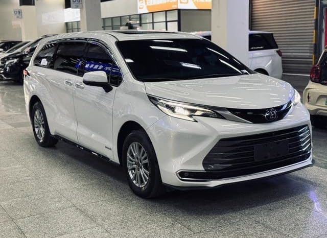 
								Toyota Sienna, 2023 full									