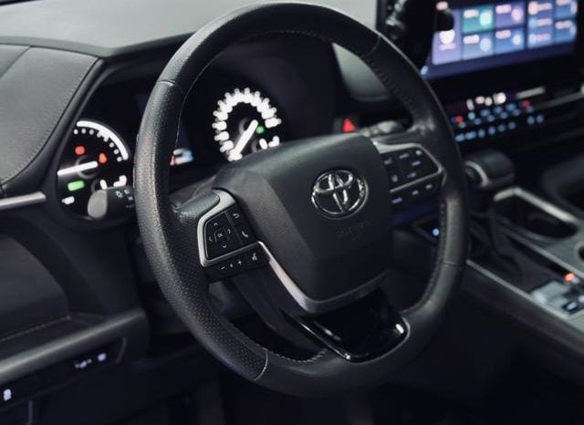 
								Toyota Sienna, 2023 full									