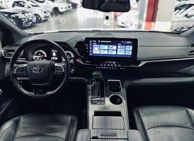 
								Toyota Sienna, 2023 full									