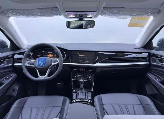 
								Volkswagen Passat, 2025 full									