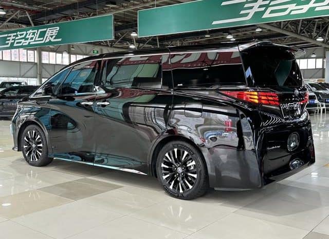 
								Toyota Vellfire (II), 2024 full									