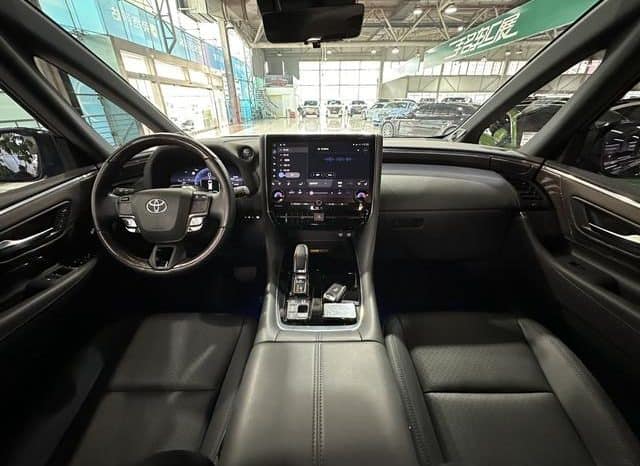 
								Toyota Vellfire (II), 2024 full									