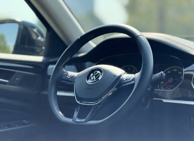 
								Volkswagen Passat, 2021 full									