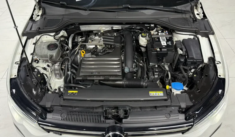 
								Volkswagen Golf, 2021 full									