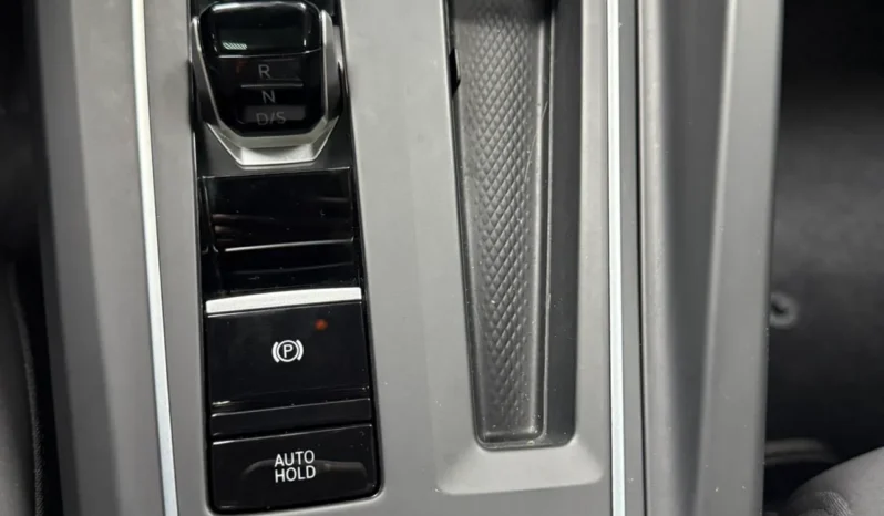
								Volkswagen Golf, 2021 full									