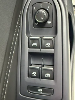 
										Volkswagen Golf, 2021 full									