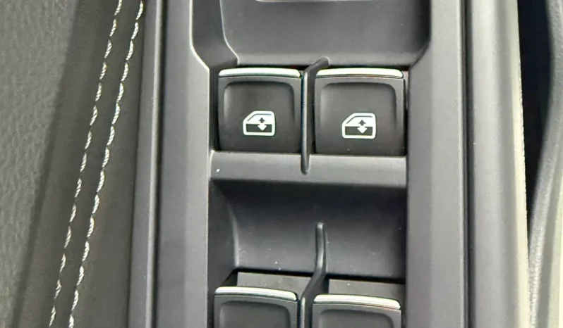 
								Volkswagen Golf, 2021 full									