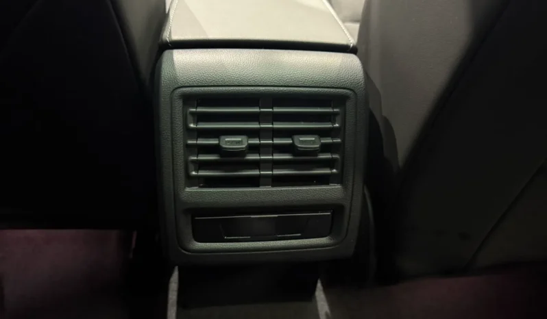 
								Volkswagen Golf, 2021 full									