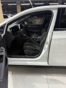 
										Volkswagen Golf, 2021 full									