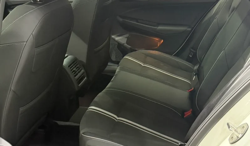 
								Volkswagen Golf, 2021 full									