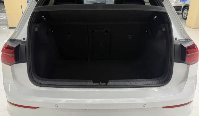 
								Volkswagen Golf, 2021 full									
