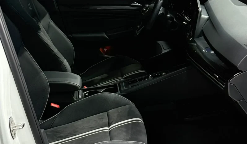 
								Volkswagen Golf, 2021 full									