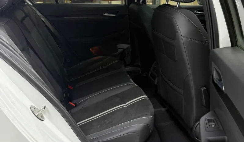
								Volkswagen Golf, 2021 full									