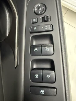 
										Hyundai Elantra, 2021 full									