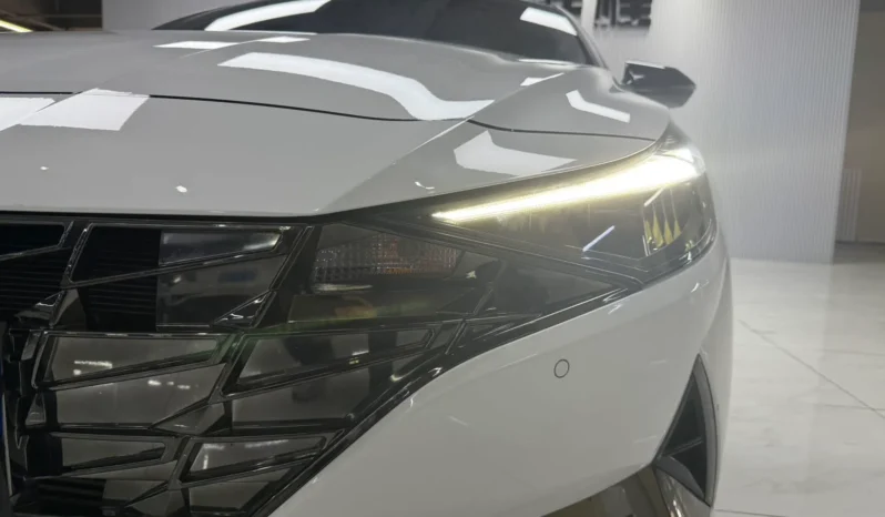 
								Hyundai Elantra, 2021 full									