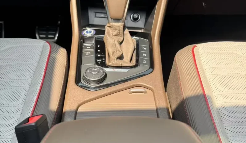 
								Volkswagen Tiguan L, 2021 full									