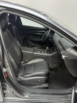 
										Mazda3 Axela 2021.10 full									