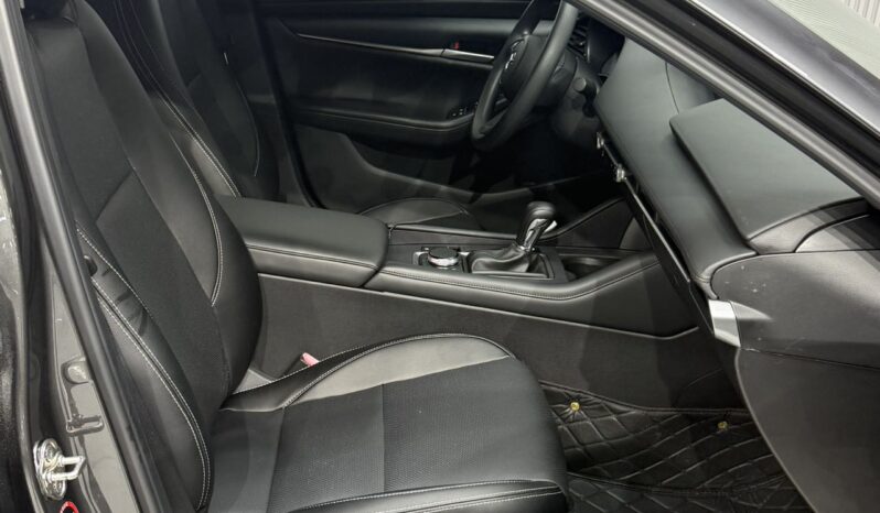 
								Mazda3 Axela 2021.10 full									